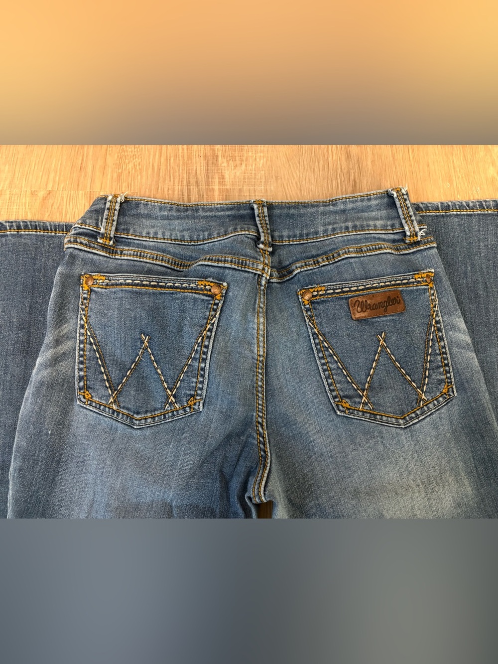 Wrangler Bootcut Jeans, Size 28 - Picture 4 of 4